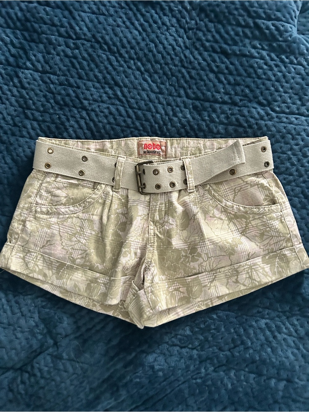 No Boundaries Women's Light Tan and Pale Green Floral Cargo Shorts with Belt